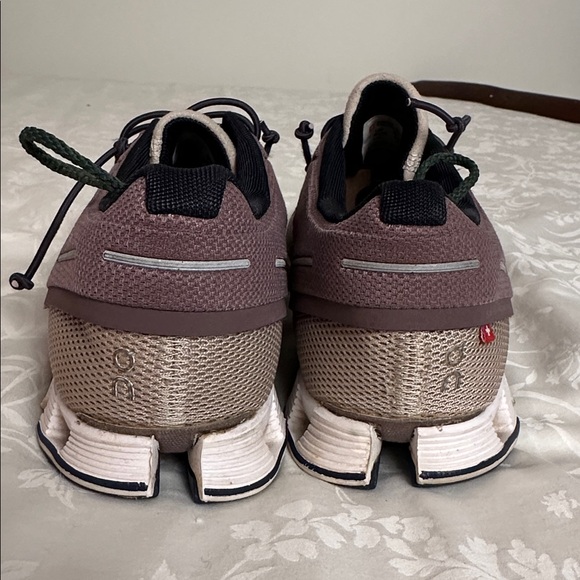 On Cloud 70/30 grape/sand sneakers womens 7.5 - Picture 4 of 6